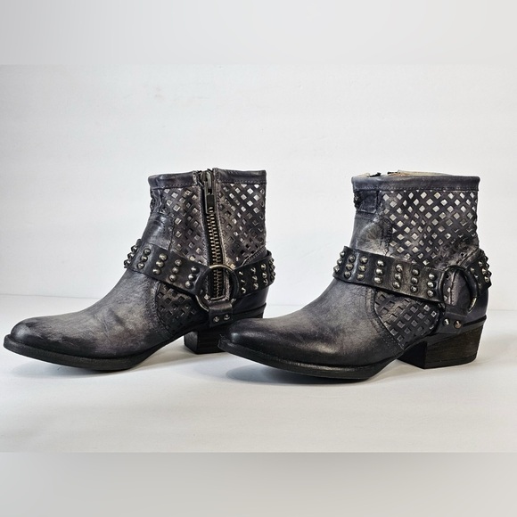 Very Volatile ‘Freebird’ Distressed Studded Leather Ankle Boots in Black/Gray, 6 - Picture 2 of 10
